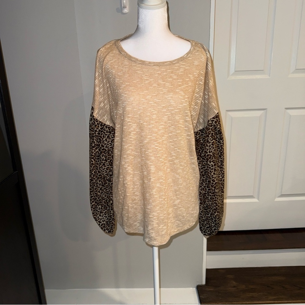 Umgee Size Small New‎ Tunic Leopard Balloon Sleeves  Animal Print Boho NWT Deer